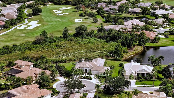 Property Photo: 7807 Rosehall Cove FL 34202