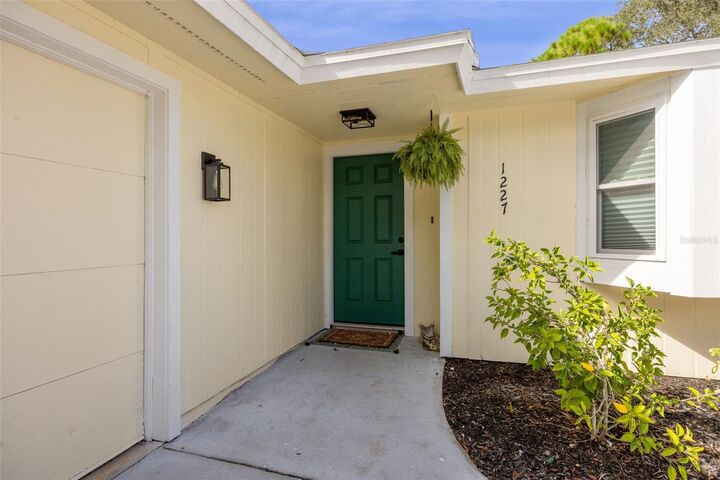 Property Photo: 1227 Wayne Avenue FL 32168