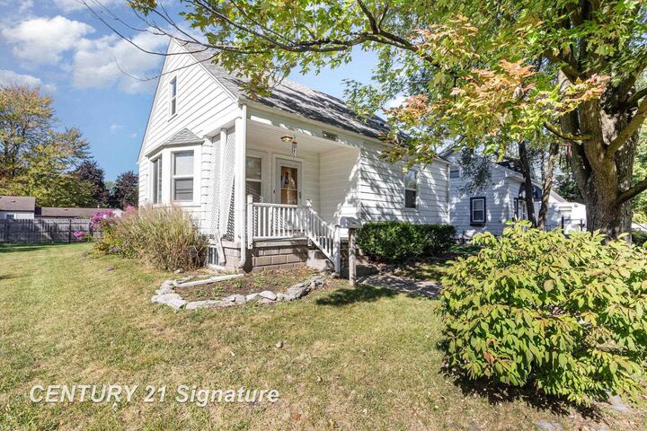 Property Photo:  3035 Schaeffer Street  MI 48604 