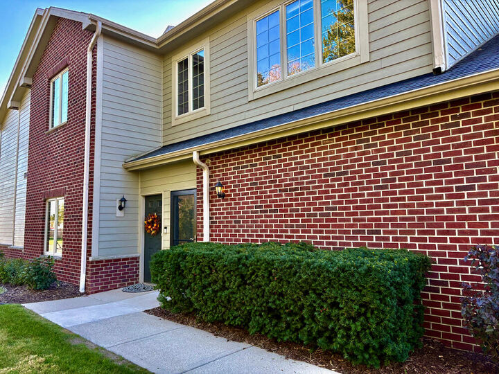 4864 S Forest Ridge Dr  New Berlin WI 53151 photo