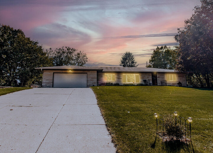 1393 Harris Dr  Waukesha WI 53186 photo