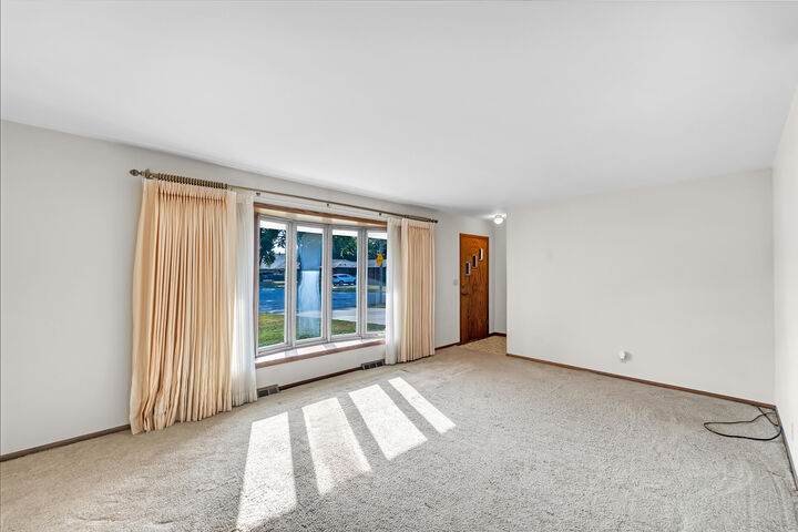 Property Photo: 4320 Pine Ridge Ln WI 53403