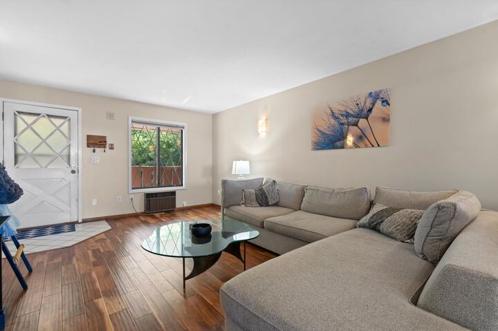 Property Photo: 1334 Greenhedge Rd B7 WI 53072
