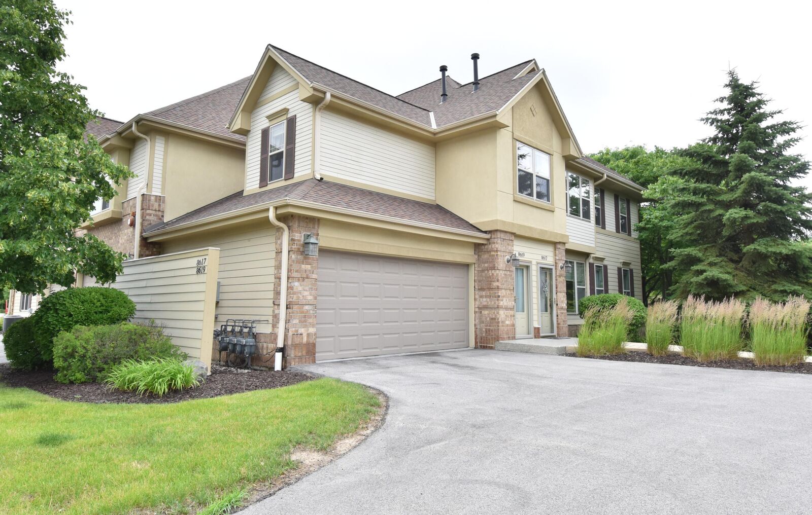 Property Photo: 8619 S Deerwood Ln WI 53132