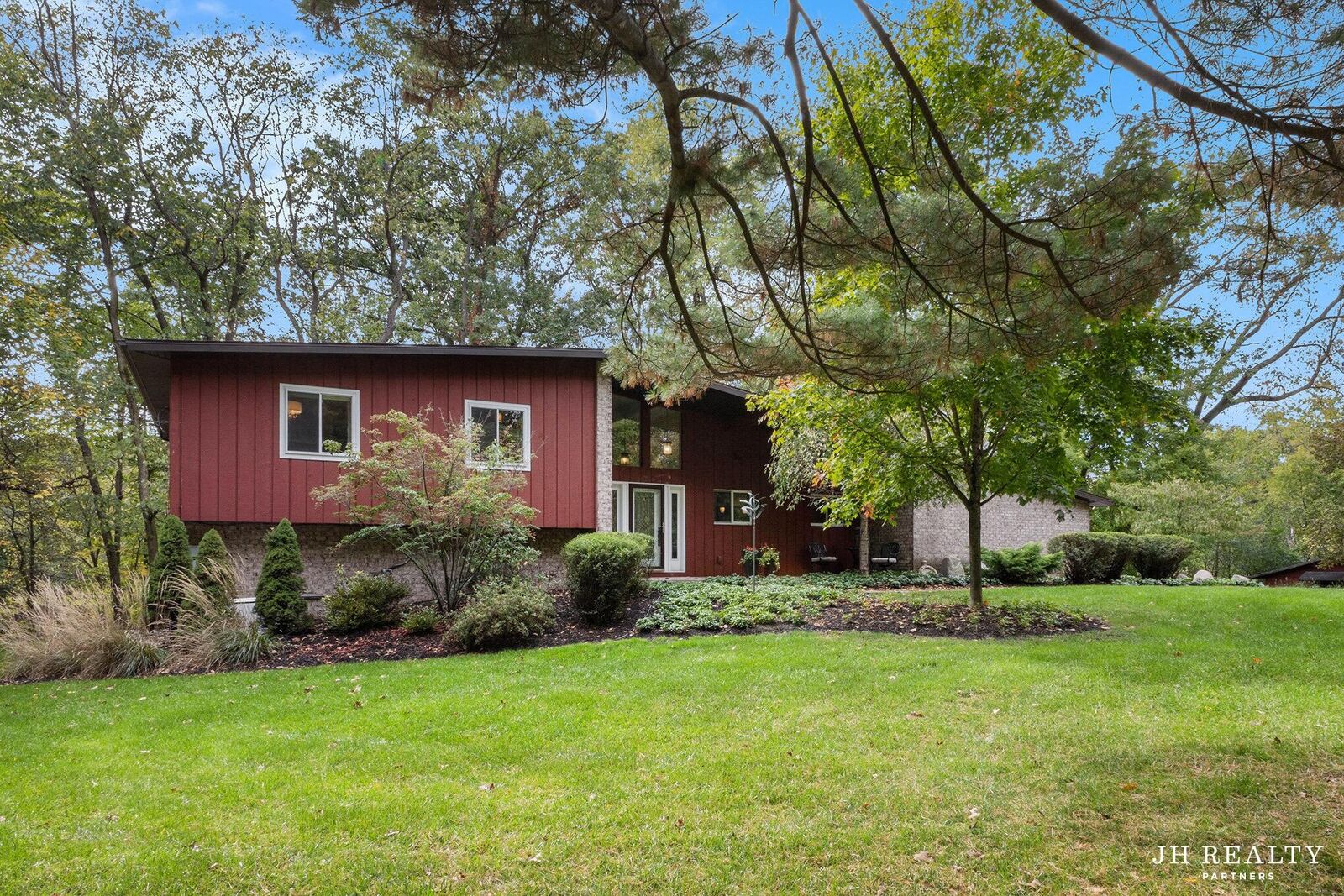 Property Photo: 1565 Cramton Avenue NE MI 49301