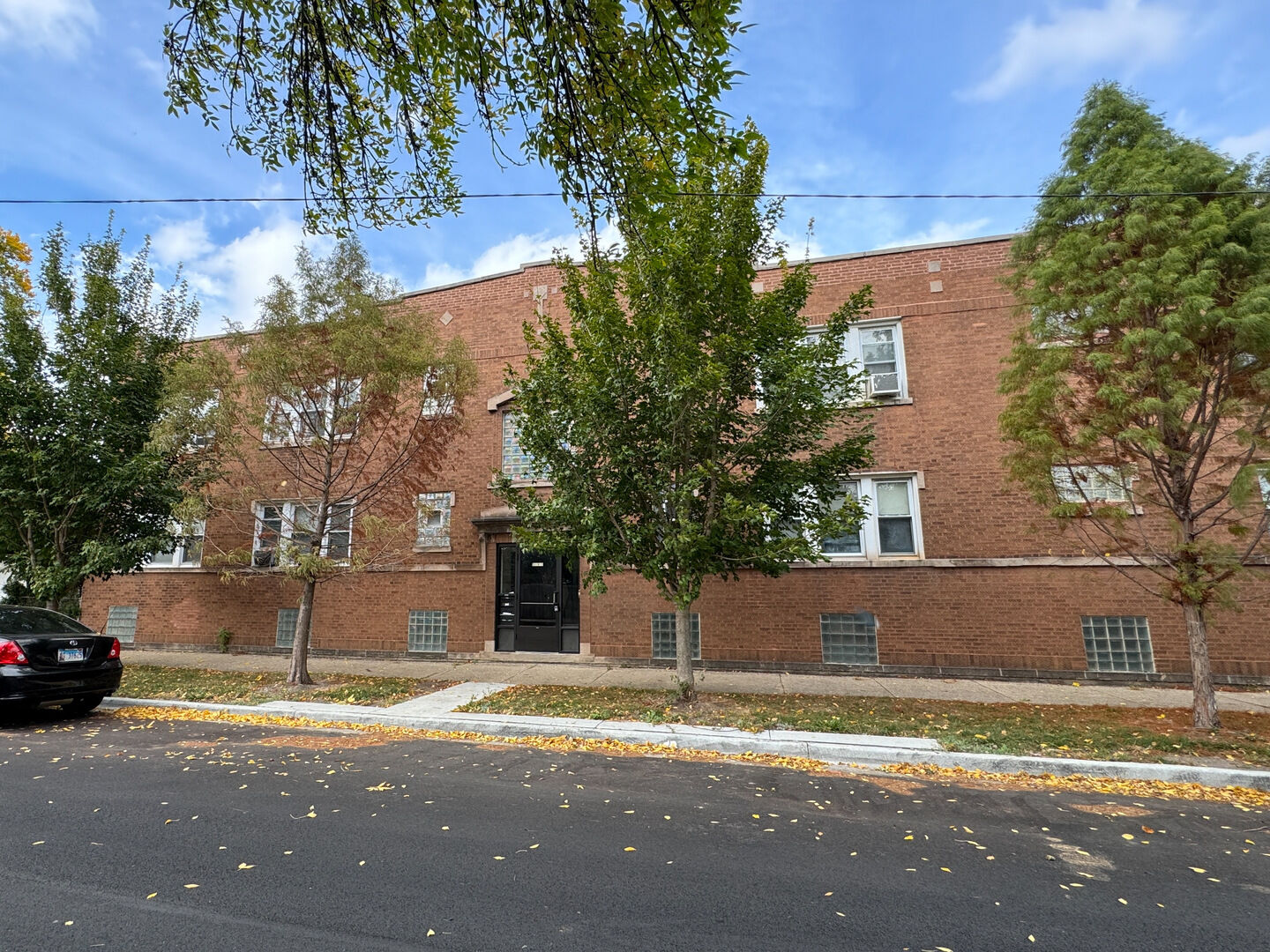 Property Photo: 5904 W Berteau Avenue 2W IL 60634