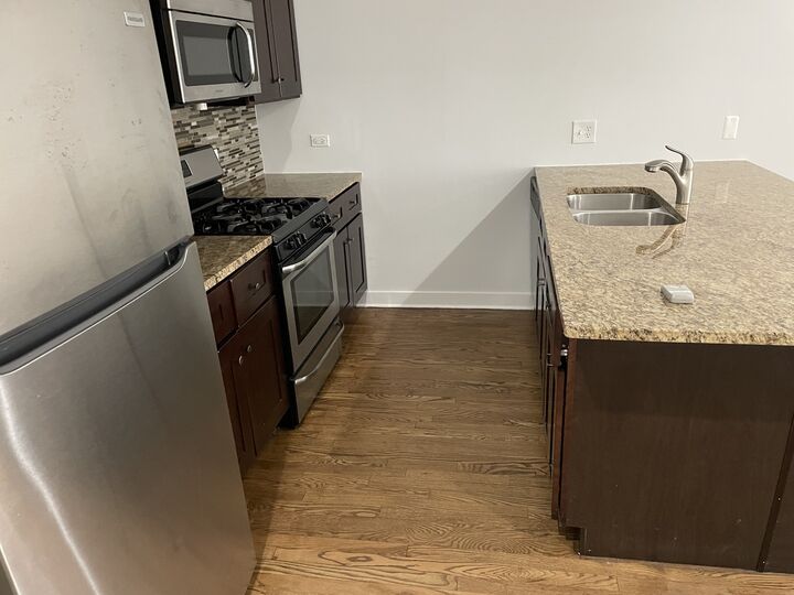 Property Photo: 3128 W Walton Street 1 IL 60622