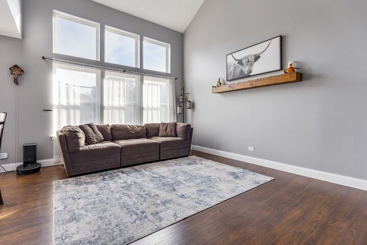 Property Photo: 897 N Camden Lane IL 60177