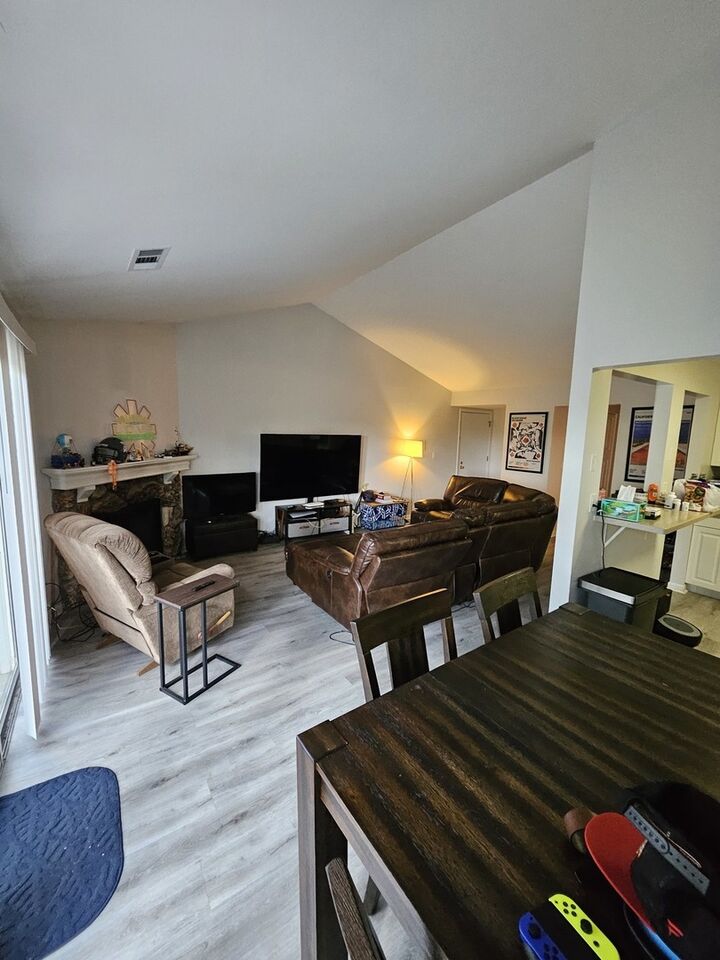 Property Photo: 1588 Burr Oak Court B IL 60189