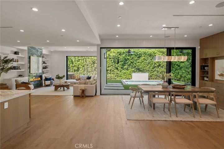 Property Photo:  13627 Chandler Boulevard  CA 91401 