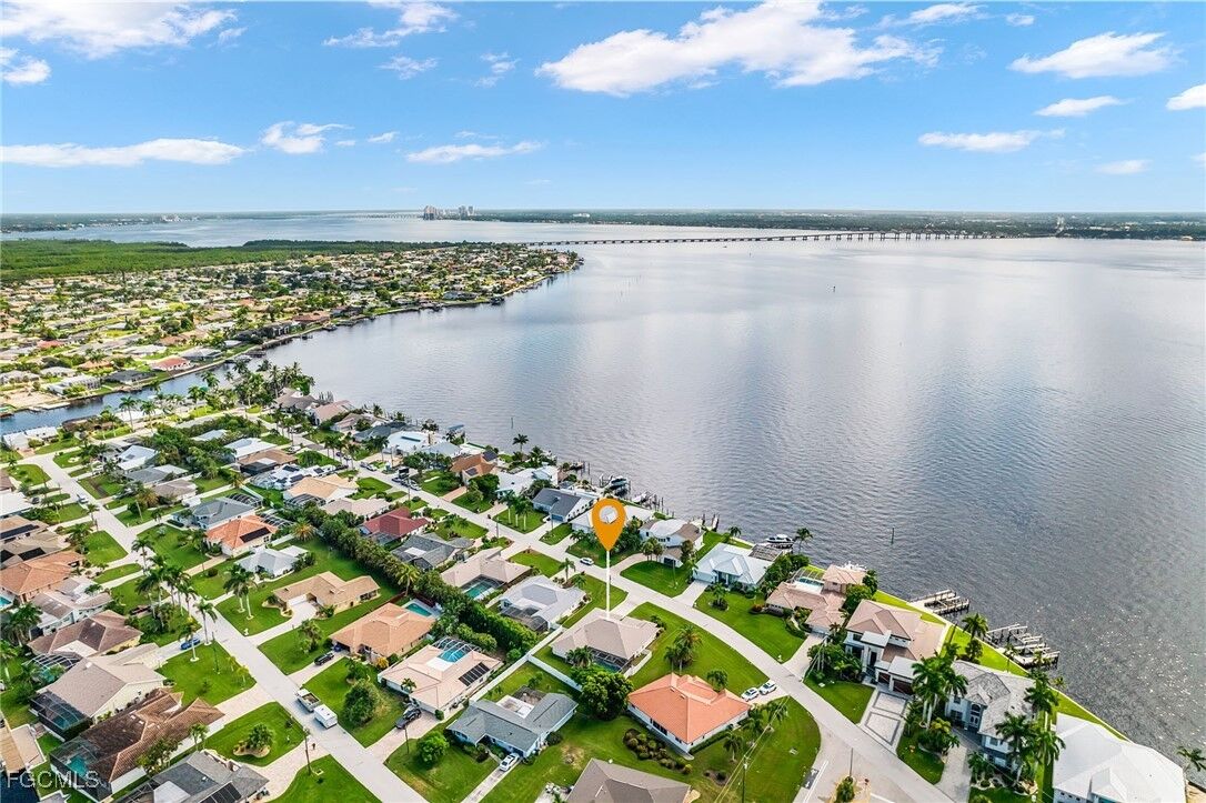 Property Photo:  2920 SE 22nd Place  FL 33904 