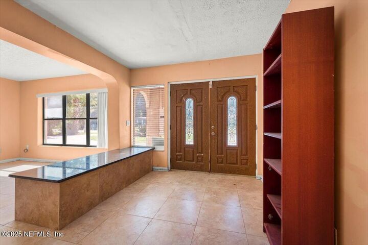 Property Photo: 1645 Forest Hills Road FL 32208