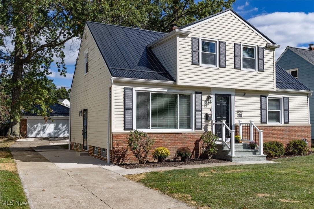 Property Photo: 857 Bryn Mawr Avenue OH 44092