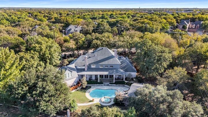 Property Photo: 550 N Peytonville Avenue TX 76092