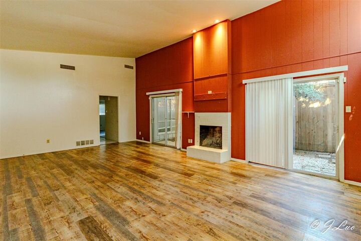 Property Photo: 7040 Briarmeadow Drive TX 75230