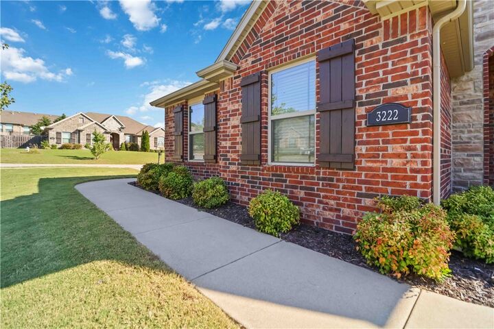 Property Photo: 3222 N Raven Lane AR 72704