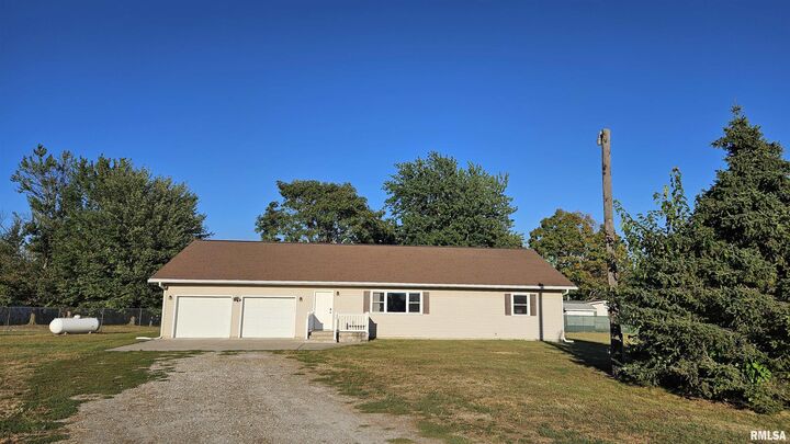Property Photo: 1205 S Main Street IL 61542