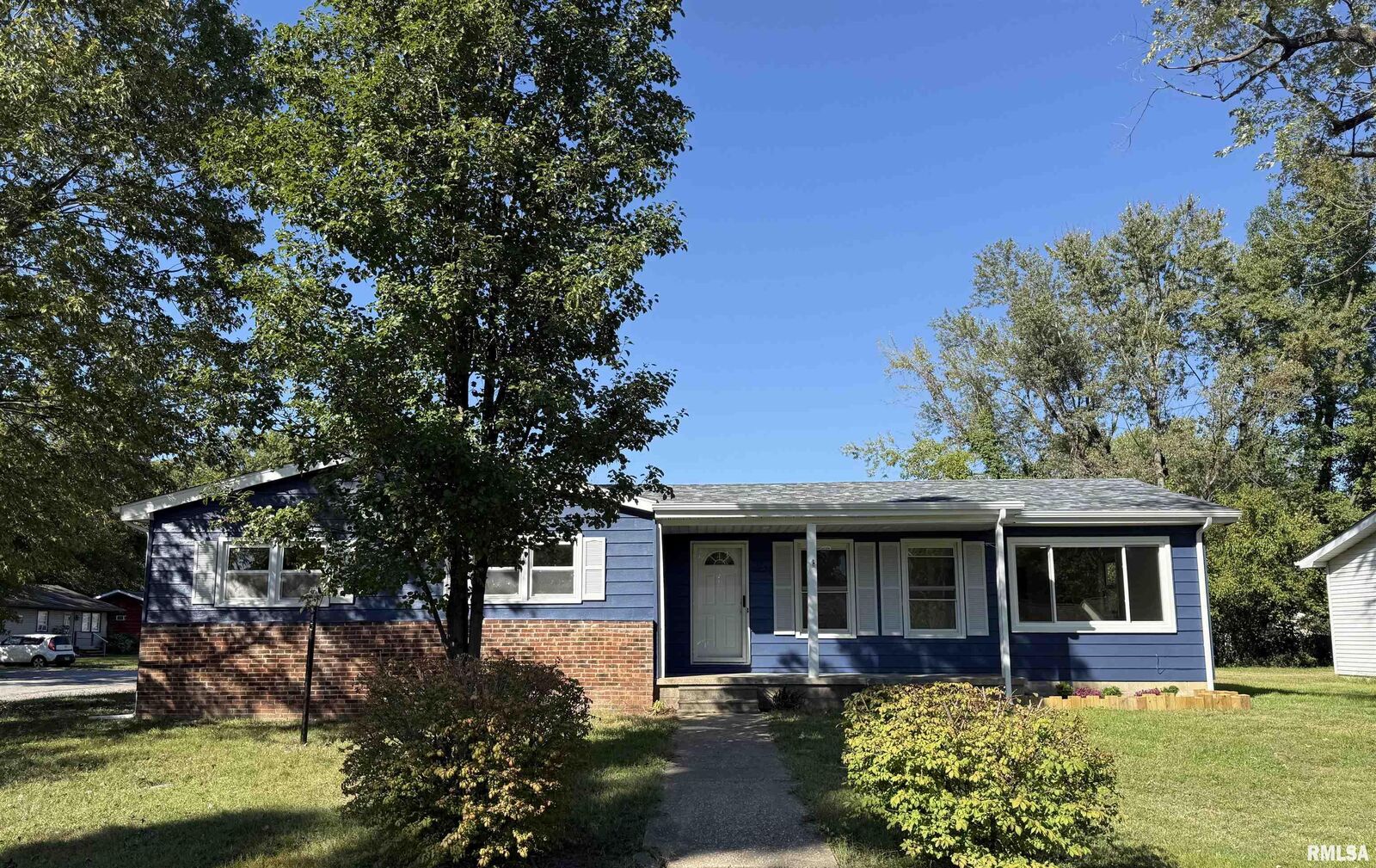 Property Photo:  1350 Sebring Way  IL 62901