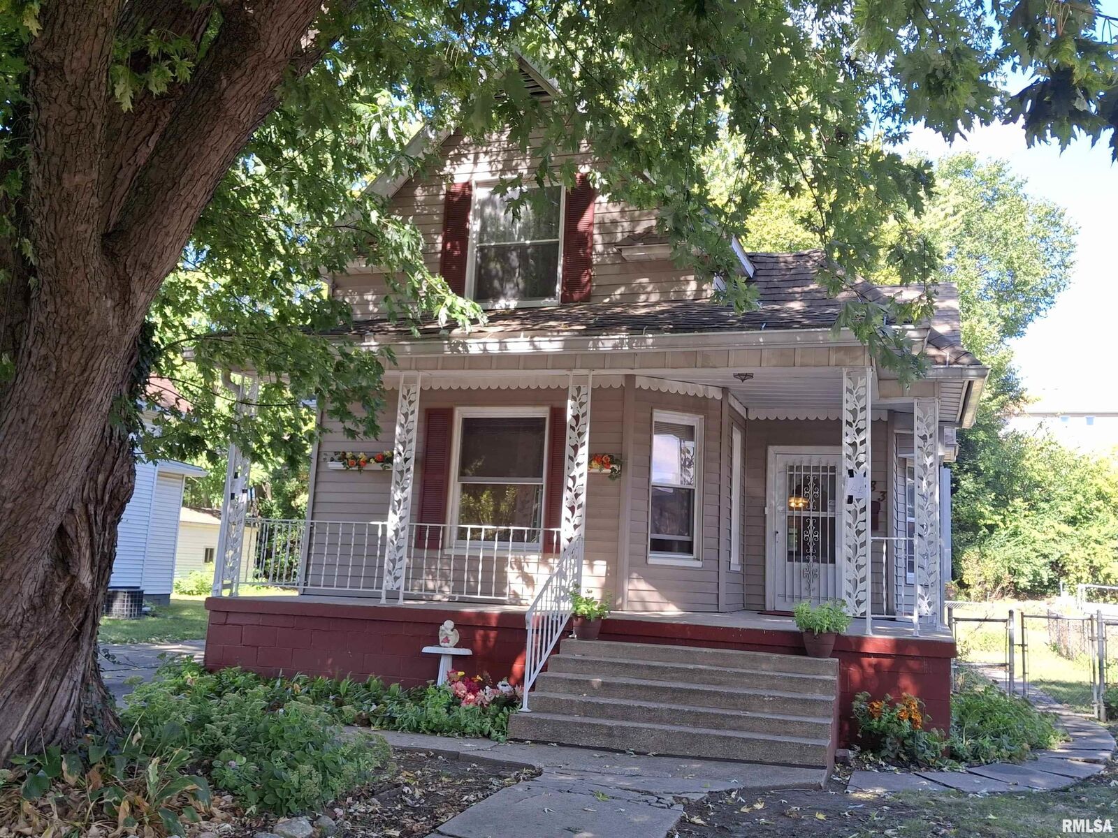 Property Photo: 283 W Walnut Street IL 61520