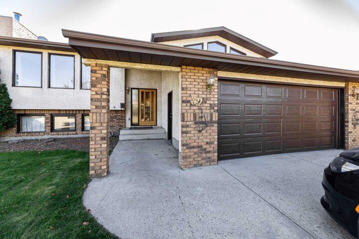 Property Photo:  32 Huget Crescent  AB T4N 6P4 