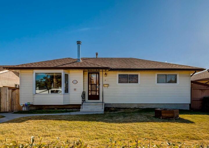 Property Photo: 4611 Fortune Road SE AB T2A 2A7