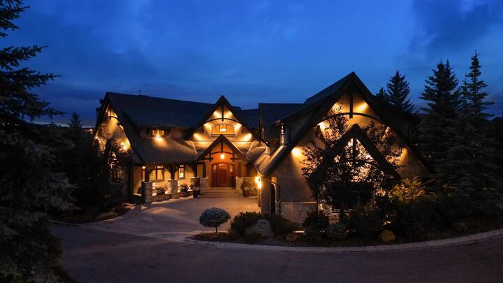 Property Photo:  31 Spring Valley Heights SW  AB T3H 0M3 