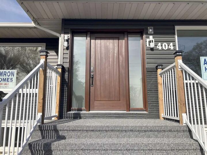 Property Photo:  404 8 Street SW  AB T1A 4M2 