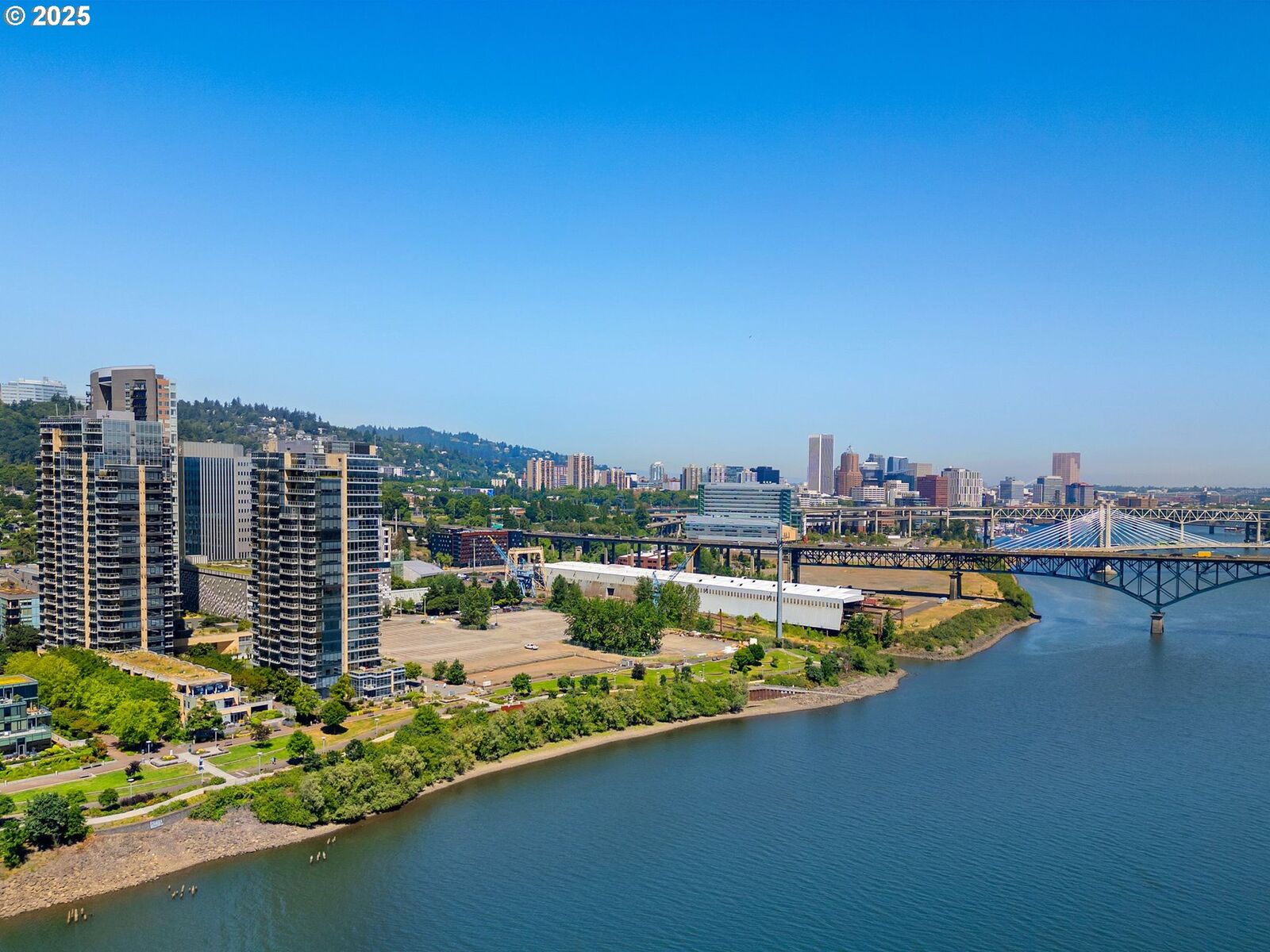 Property Photo:  3570 S River Pkwy 805  OR 97239 
