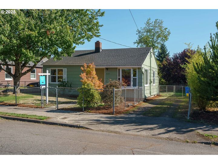 Property Photo:  6124 SE 72nd Ave  OR 97206 