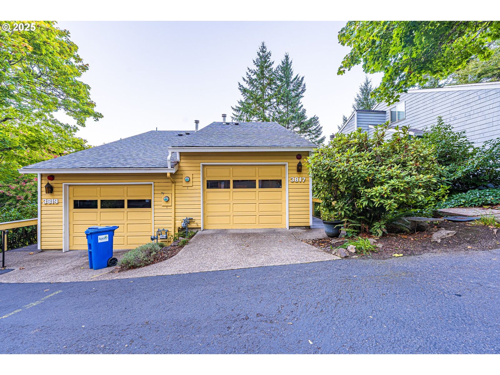 Property Photo: 3817 Colony Oaks Dr OR 97405