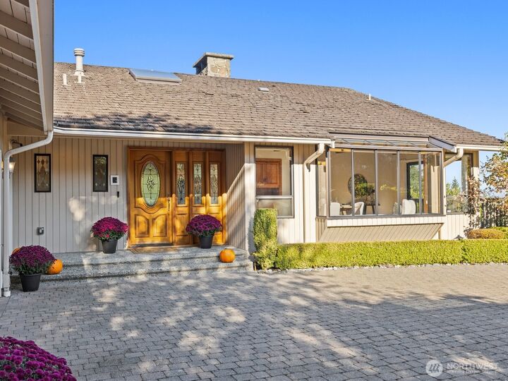 Property Photo:  5015  145th Place SE  WA 98006 