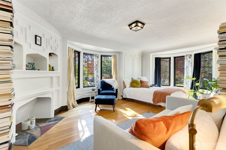 Property Photo: 1101 17th Avenue 201 WA 98122
