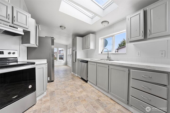 Property Photo:  1702 W Bemis St  WA 98837 