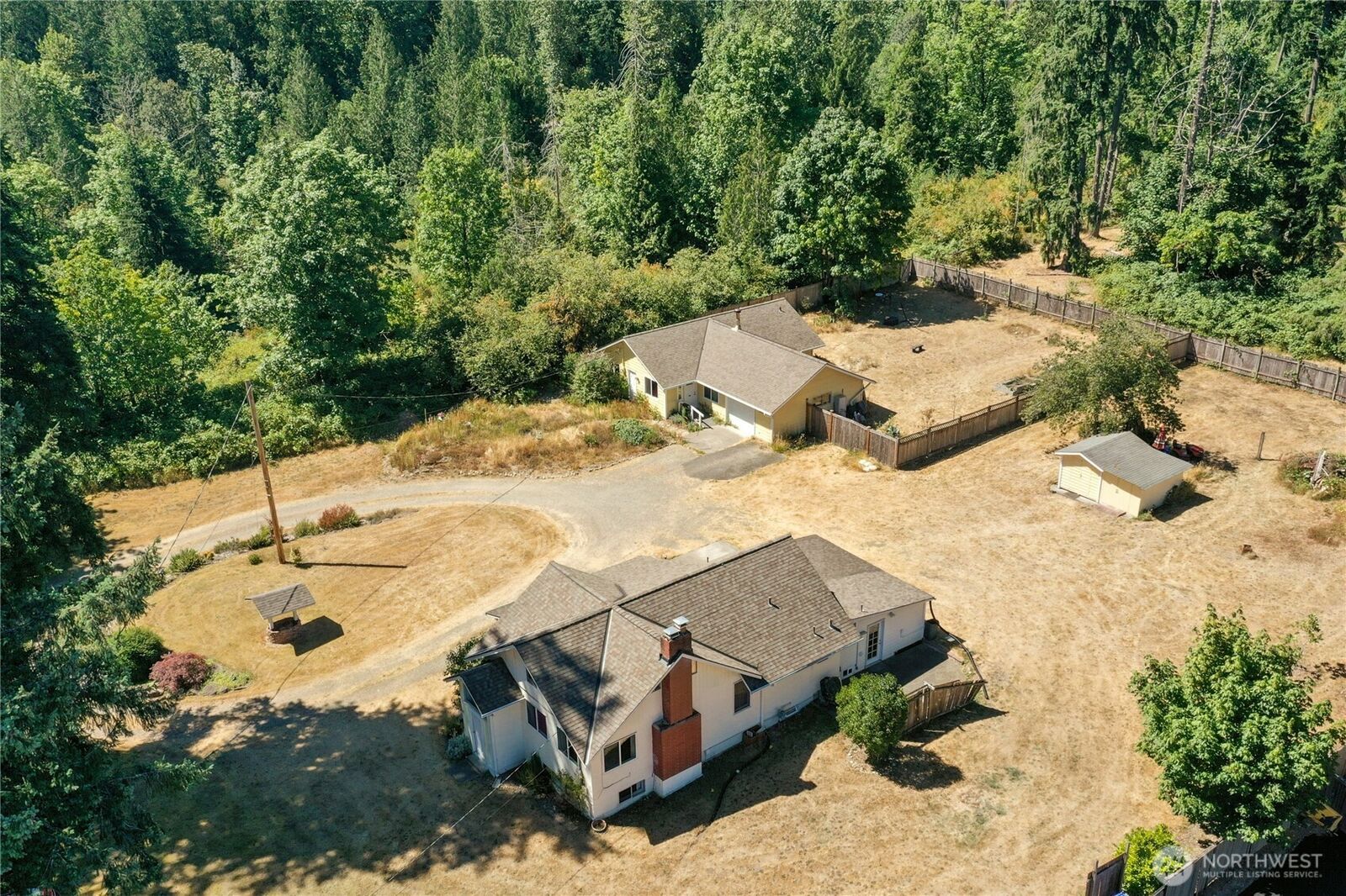 Property Photo: 21614 SE May Valley Rd WA 98027