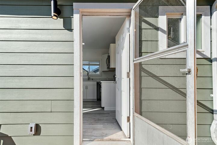 Property Photo: 1926 Colby Avenue WA 98201