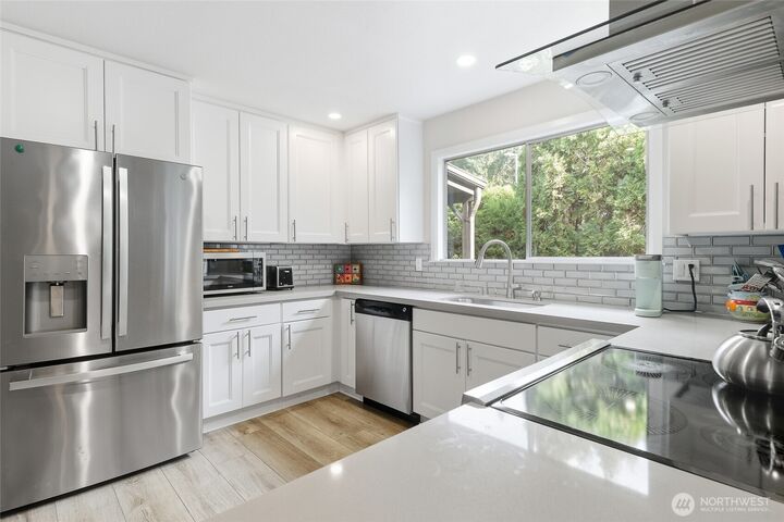 Property Photo: 722 Wandering Creek Drive WA 98021