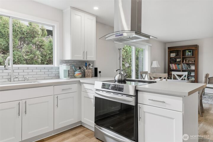 Property Photo:  722  Wandering Creek Drive  WA 98021