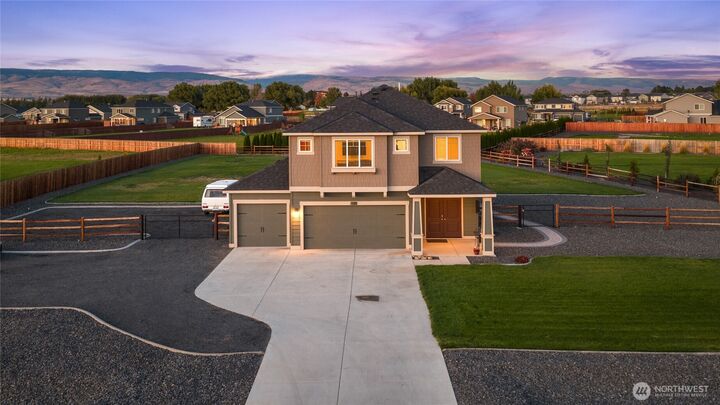 Property Photo:  2814  Dapple Gray Way  WA 98926 