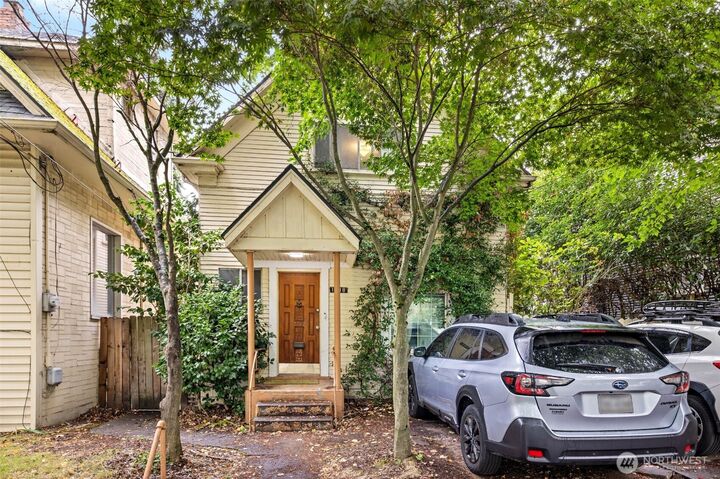 Property Photo: 1008 E Denny Way WA 98122