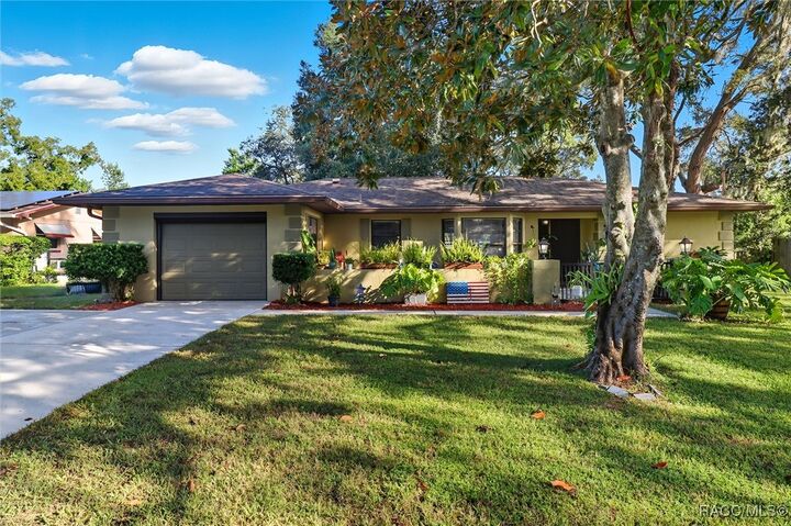 Property Photo: 5658 W Pine Circle FL 34429