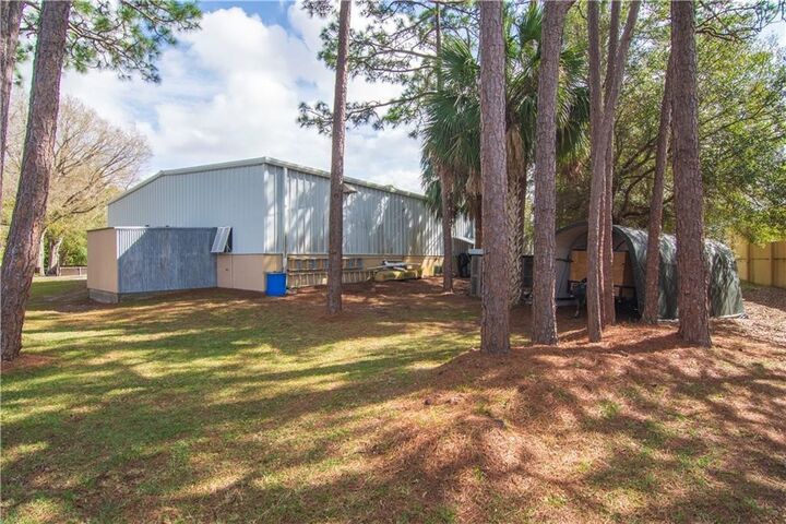 Property Photo:  505 Wright Circle  FL 32968 