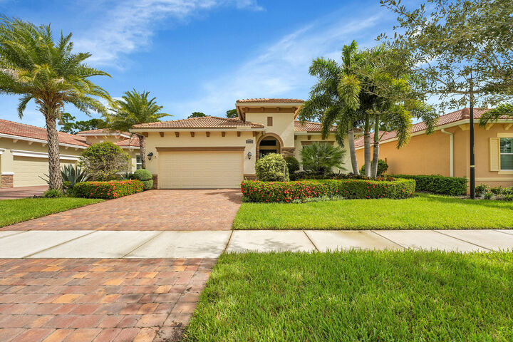 Property Photo: 10985 SW Visconti Way SW FL 34986