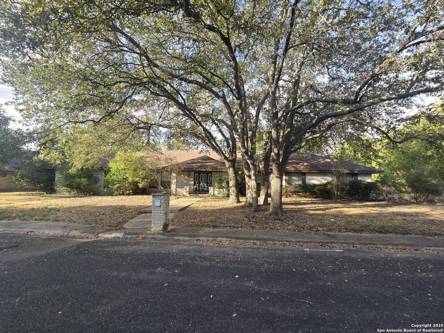 Property Photo: 6207 Pine Needles TX 78244