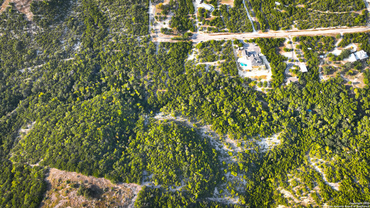 Property Photo: 417 Sparkling Springs TX 78006