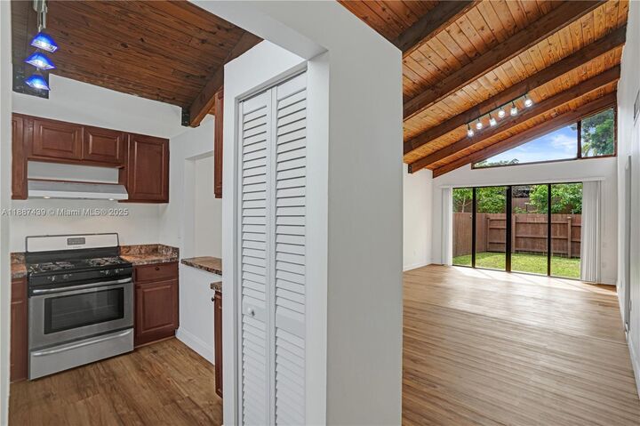 Property Photo: 11368 SW 112th Cir Ln S FL 33176