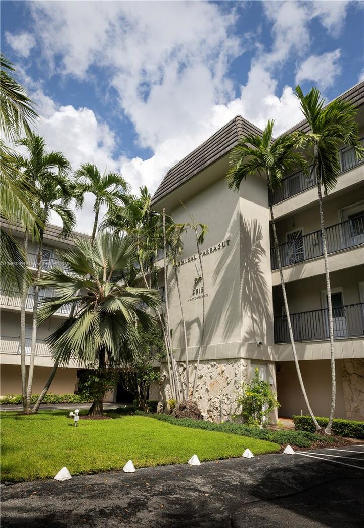 Property Photo: 6815 Edgewater Dr 309 FL 33133