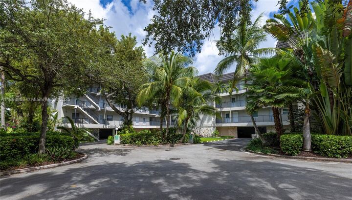6815 Edgewater Dr 108  Coral Gables FL 33133 photo
