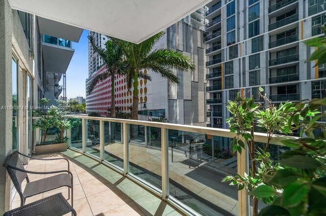 Property Photo:  41 SE 5th St 308  FL 33131 