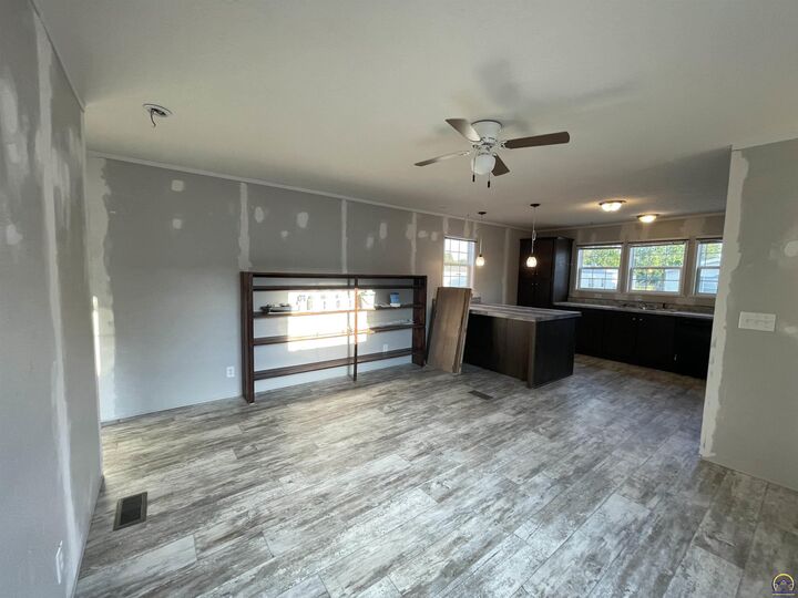 Property Photo: 1900 NW Lyman Rd Unit 272 KS 66608