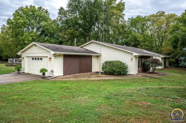 Property Photo: 849 NE 46th St KS 66617